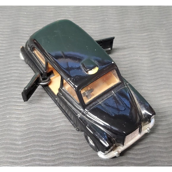 Preowned Corgi Austin London Taxi 1/43 - Picture 4 of 6